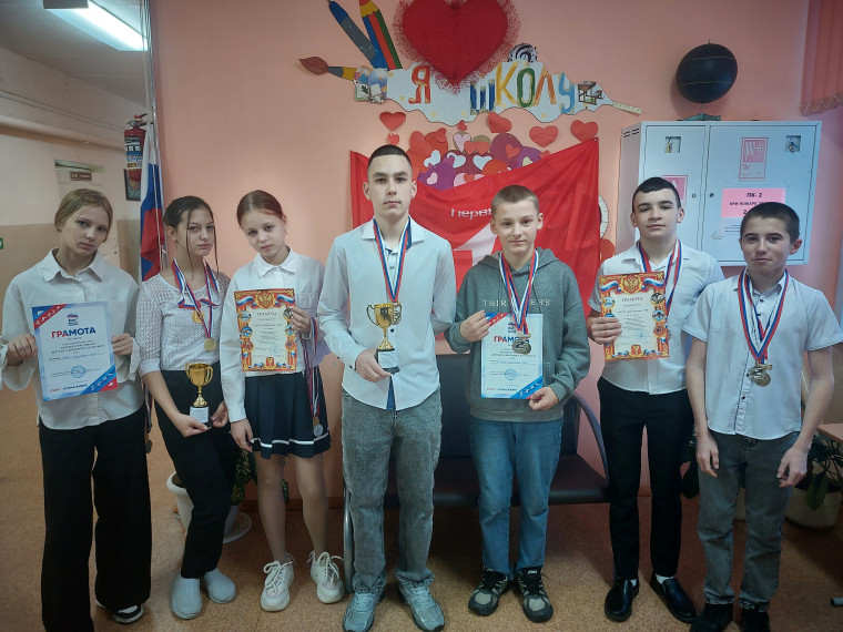 Участие в соревнованиях по волейболу.